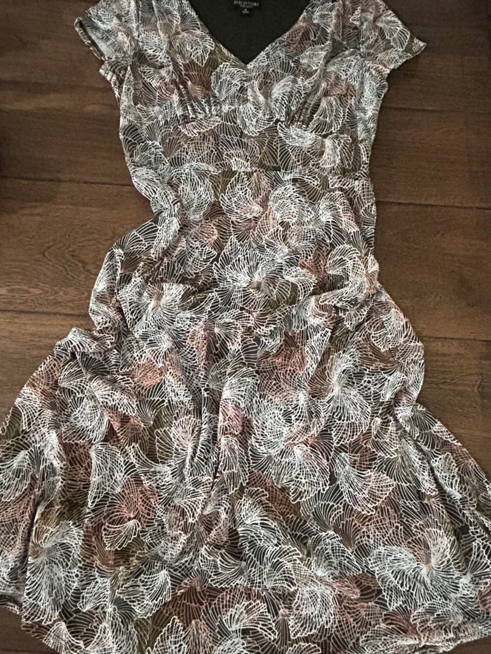 Vneck dress high waist cap sleeves and lined.